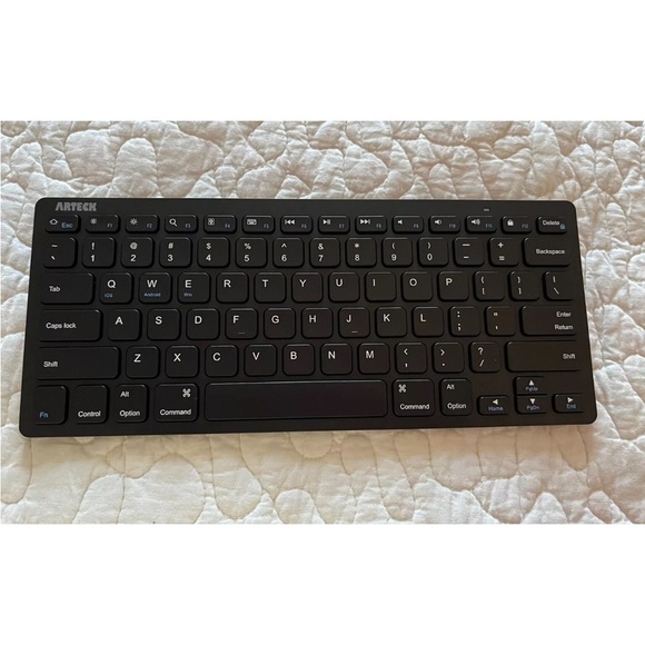Black Wireless Keyboard Arteck - Picture 1 of 4